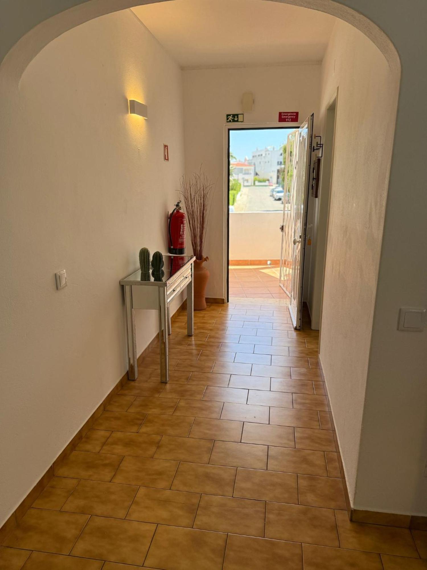 אלבופיירה Cozy Apartment Oura Beach מראה חיצוני תמונה