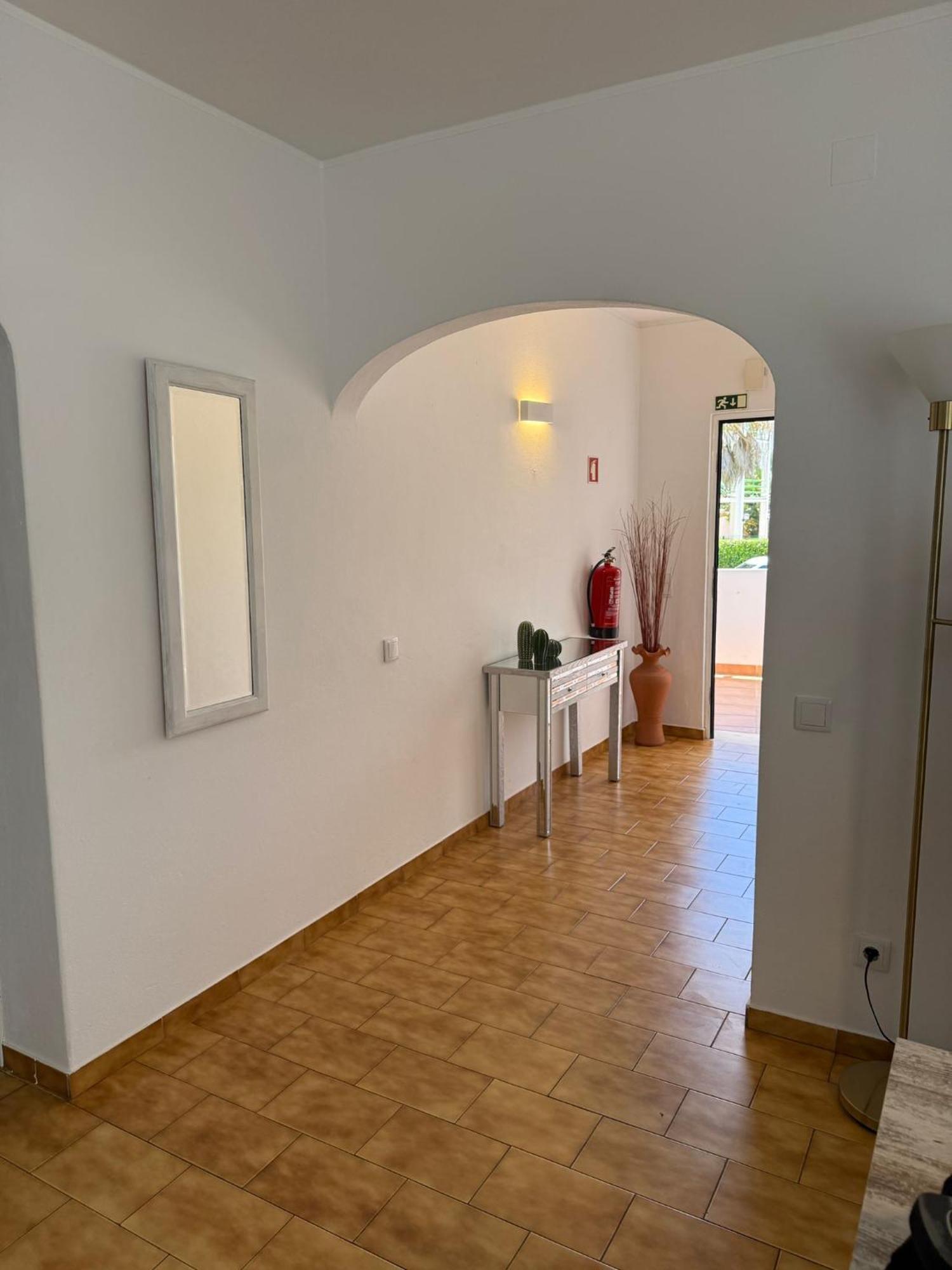 אלבופיירה Cozy Apartment Oura Beach מראה חיצוני תמונה